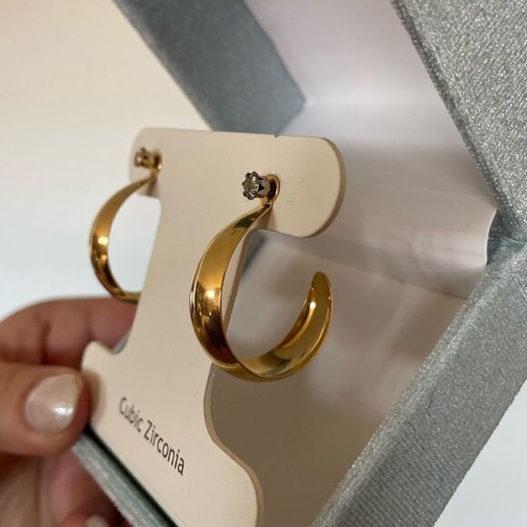 Unique gold hoops - Picture 3 of 3